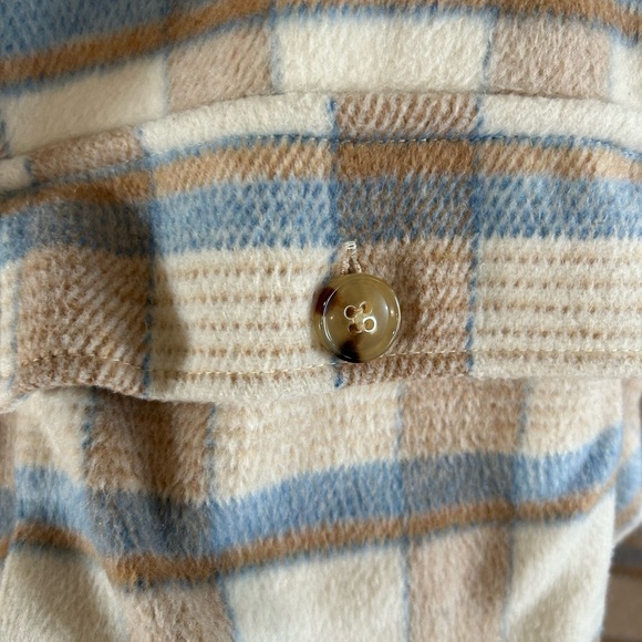 Shacket - Picture 2 of 4